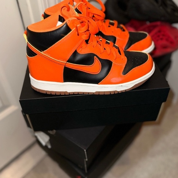 Nike Dunk High “Safety Orange” - Picture 3 of 5
